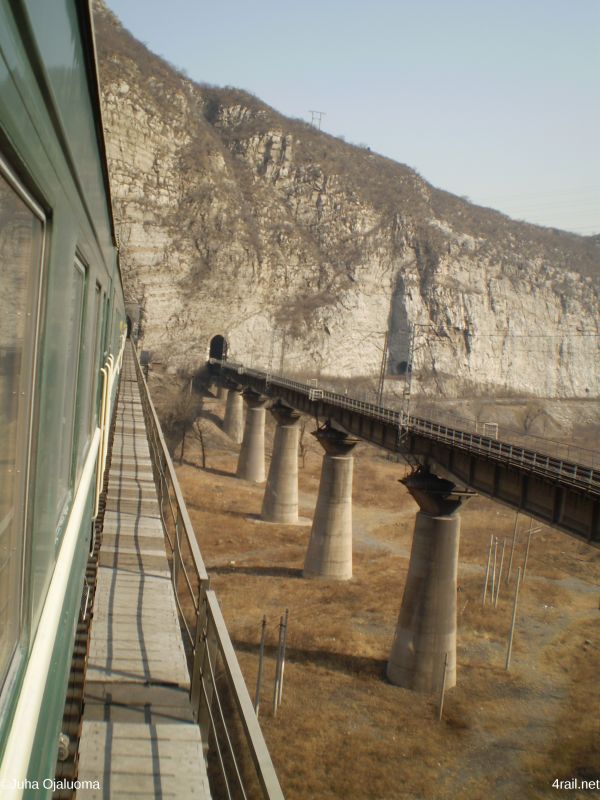 mn-rzd-tunnels-gobi-2009-juhaojaluoma-full.jpg